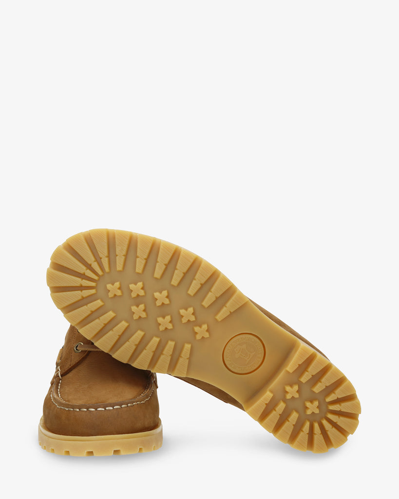 Boat náutico de piel con forro interior de piel. cuero