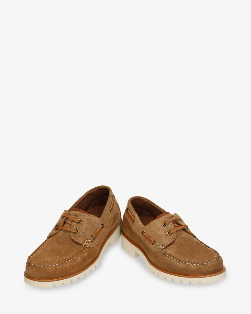 Boat náutico de piel con forro interior de piel. cuero