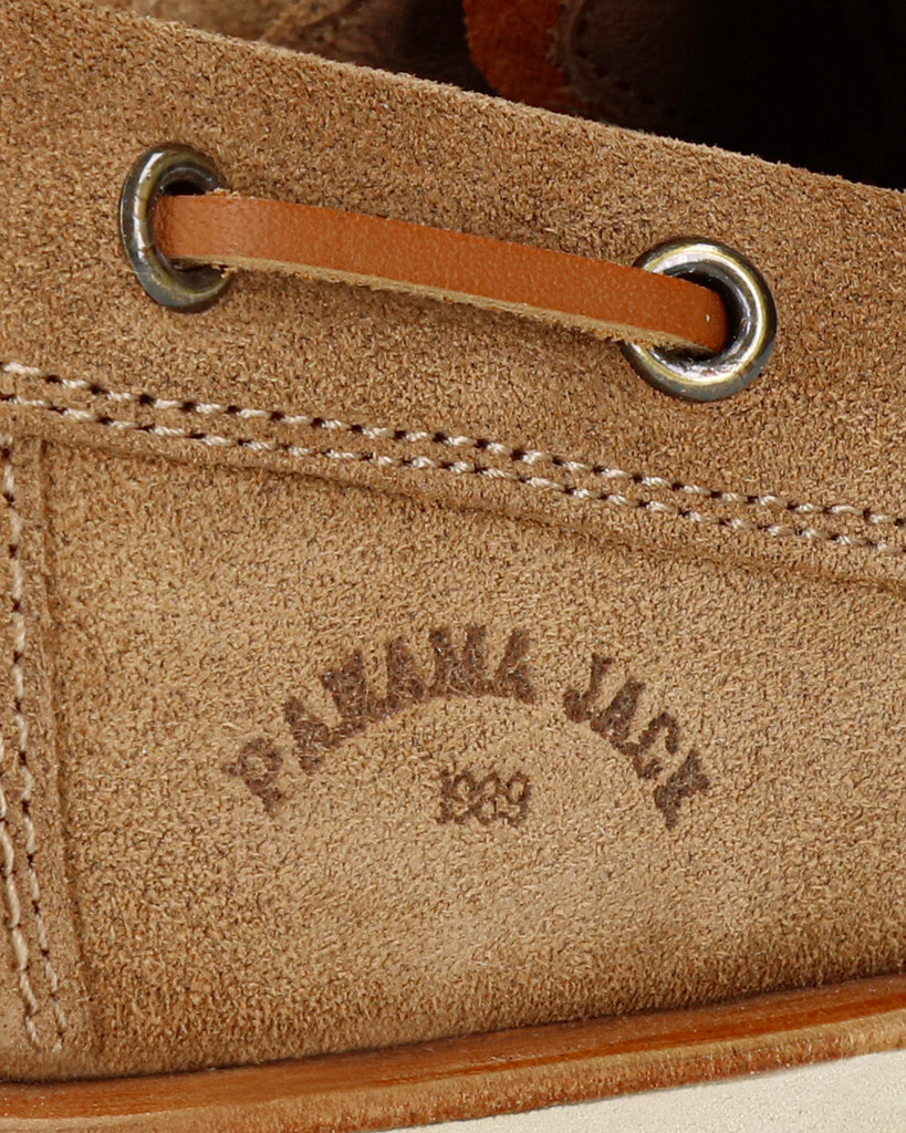 Boat náutico de piel con forro interior de piel. cuero