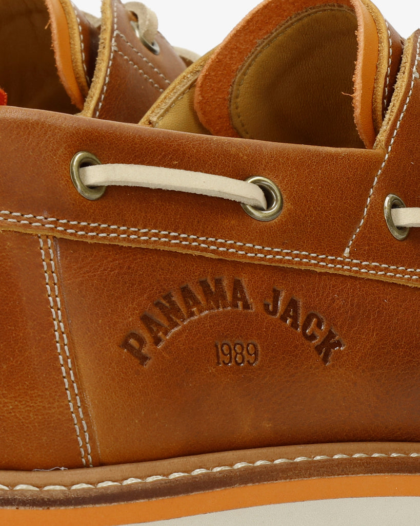 Boat náuticos de piel con forro interior de piel. camel