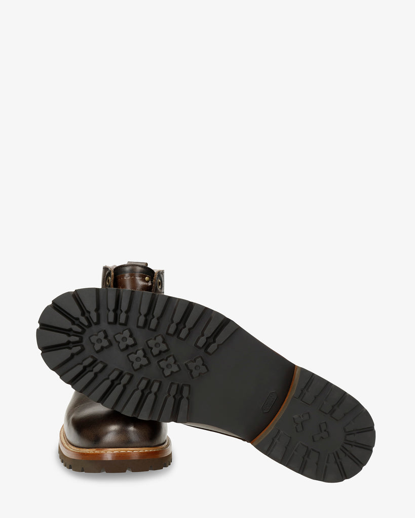 Emery Igloo botín de piel con forro interior de pelo natural. taupe