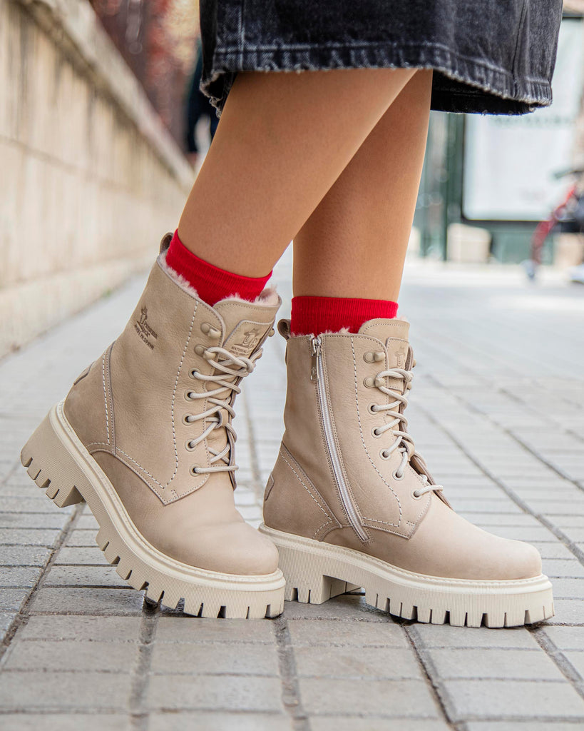 Farai botas de piel con forro interior de pelo. crudo