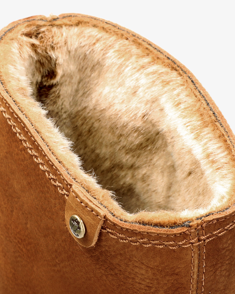 Lima botas de piel con forro interior de pelo. cuero