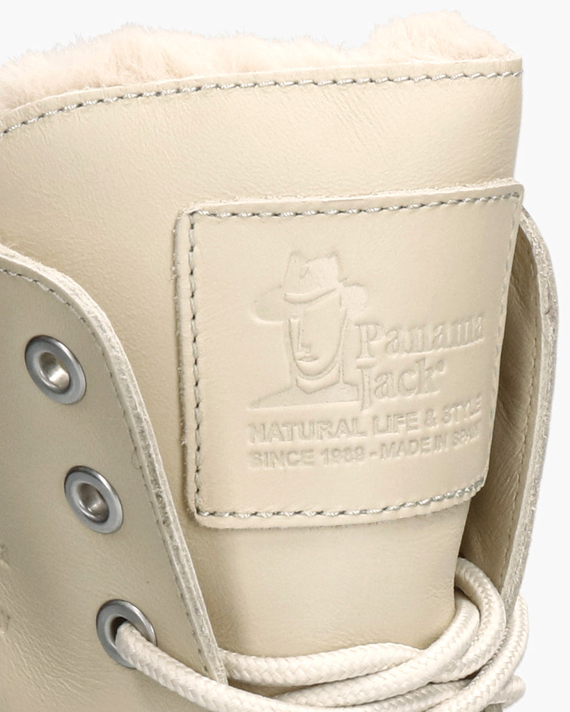 Polonia botas de piel con forro interior de pelo. crudo