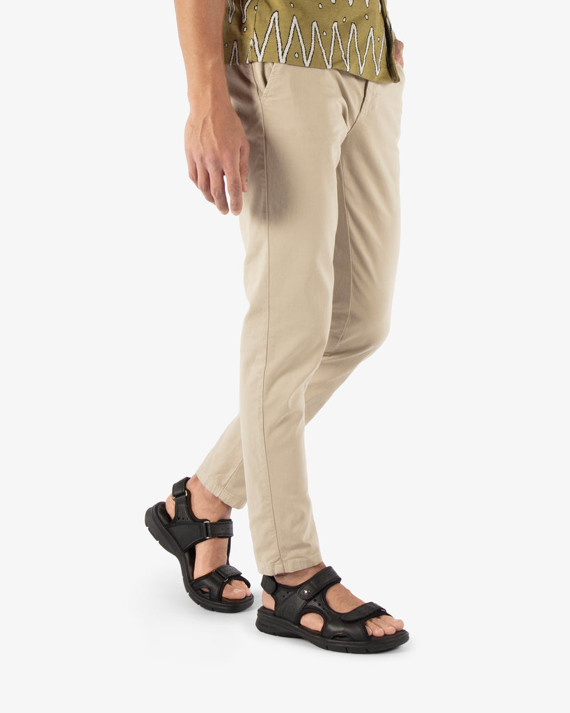 Salton sandalias de piel con forro interior de lycra. negro